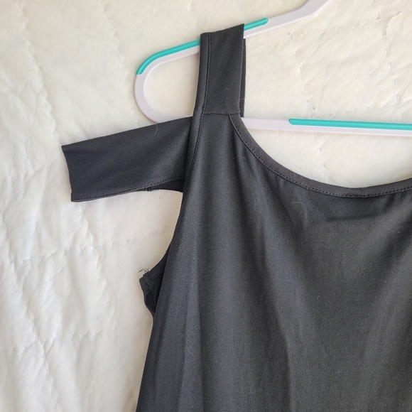 Composition Black Knit V Neck Cold Shoulder Dress Size M Knee Length NWOT - Picture 4 of 4